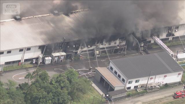 【速報】工場で火災 激しい黒煙　消火活動続く　新潟・加茂市