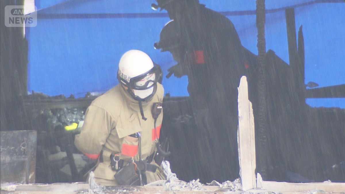11人けがの小学校火事 音楽準備室に電気ストーブと送風機