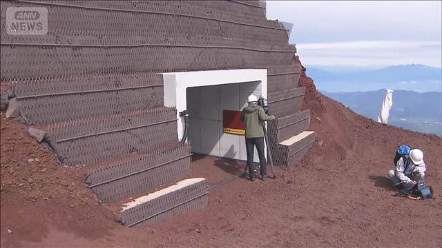 富士山に避難用シェルター増設　山開きを控え新たに二か所設置