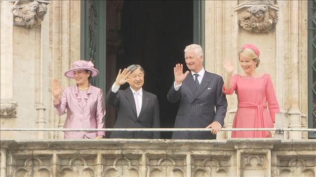 ベルギー訪問中の両陛下　ブリュッセル王宮前で歓迎式典に　バルコニーからお手振り