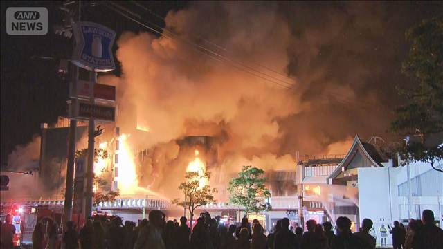 出雲市の商店街の火事　現在も延焼中　10数軒が焼ける　47人が自主避難