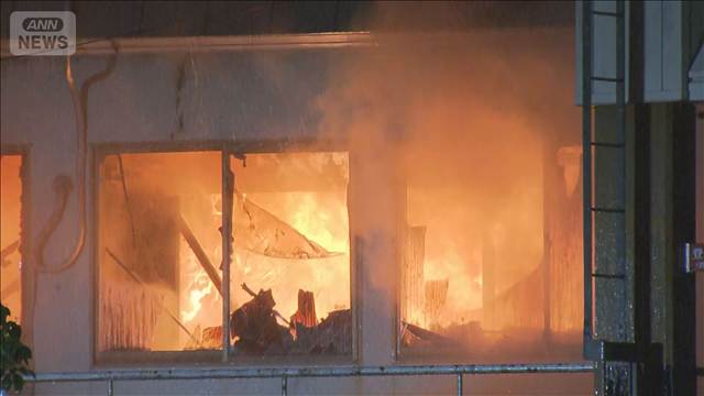 島根・出雲市の火事　半日近くたち鎮圧　商店街の約3000平方メートル焼損