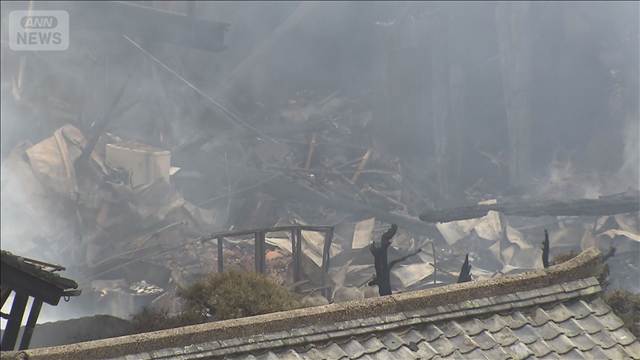 出雲市の火事 半日近くたち鎮圧も“鎮火”めど立たず　商店街約3000平方メートル焼損
