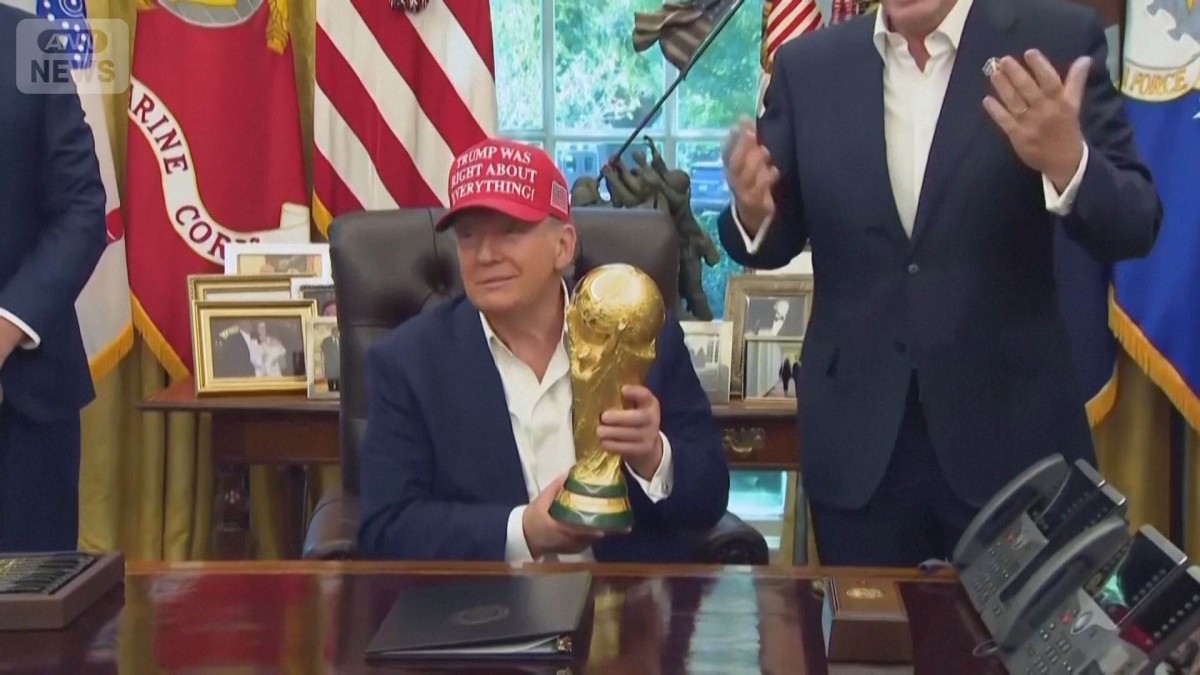トランプ大統領が優勝トロフィーをチームに授与へ　FIFA会長と決勝観戦