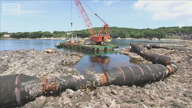 漂着の巨大ホース撤去続く　岩場入り組み作業難航、費用5000万円　石川・志賀町