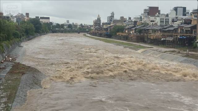 台風が梅雨前線を刺激　西日本で非常に激しい雨