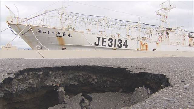 震度6強の青森　漁港で陥没　一夜明け小中学校が再開