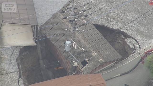 住宅地で陥没「ドンと音が」　雨影響か　避難呼びかけ　福岡・田川市