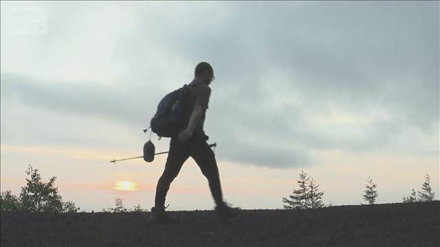 富士山きょう山開き　入山料は4000円　神奈川の片瀬東浜海水浴場で海開き