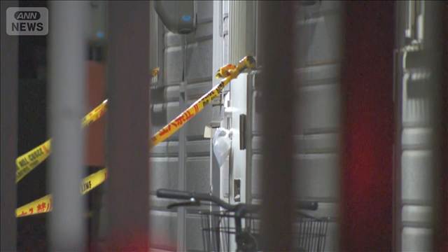 住宅に倒れた男性と女性の遺体　男性は搬送先で死亡　親子か