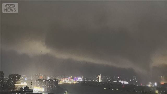 台風10号に伴う竜巻　突風でレストランのガラス粉々に　電柱倒れ火花　中国湖北省