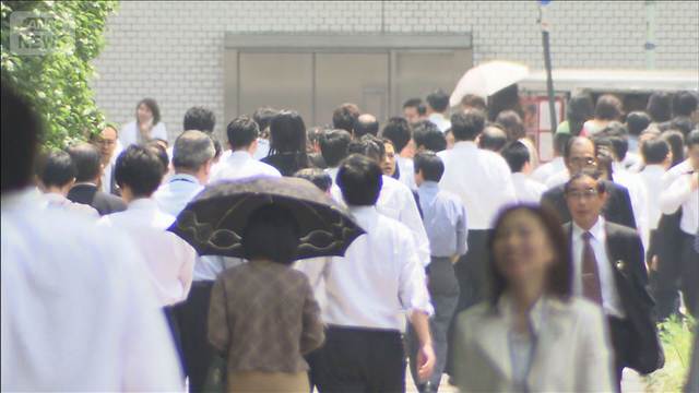 上場企業の平均年間給与が過去最高692万円　初任給インフレや既存社員へのベアが影響
