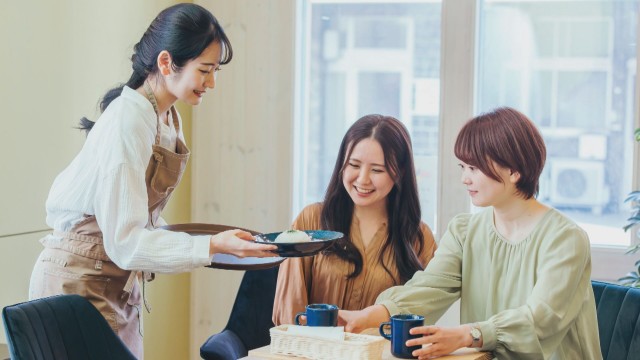先月のバイト平均時給1365円　「製造・技能」「運搬・清掃・包装」は「事務職」上回る