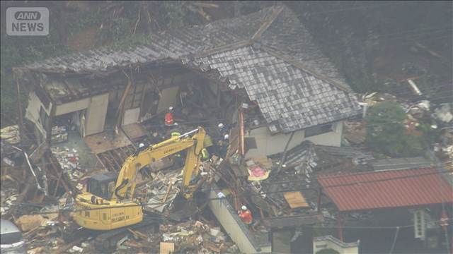 大雨による土砂崩れで倒壊した住宅から心肺停止の女性　栃木・足利市