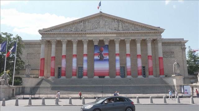 フランス「15歳未満SNS禁止」法案可決　EUで初