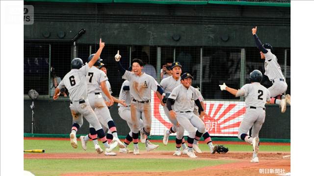 延長にもつれ込む熱戦 「青森山田」が甲子園へ