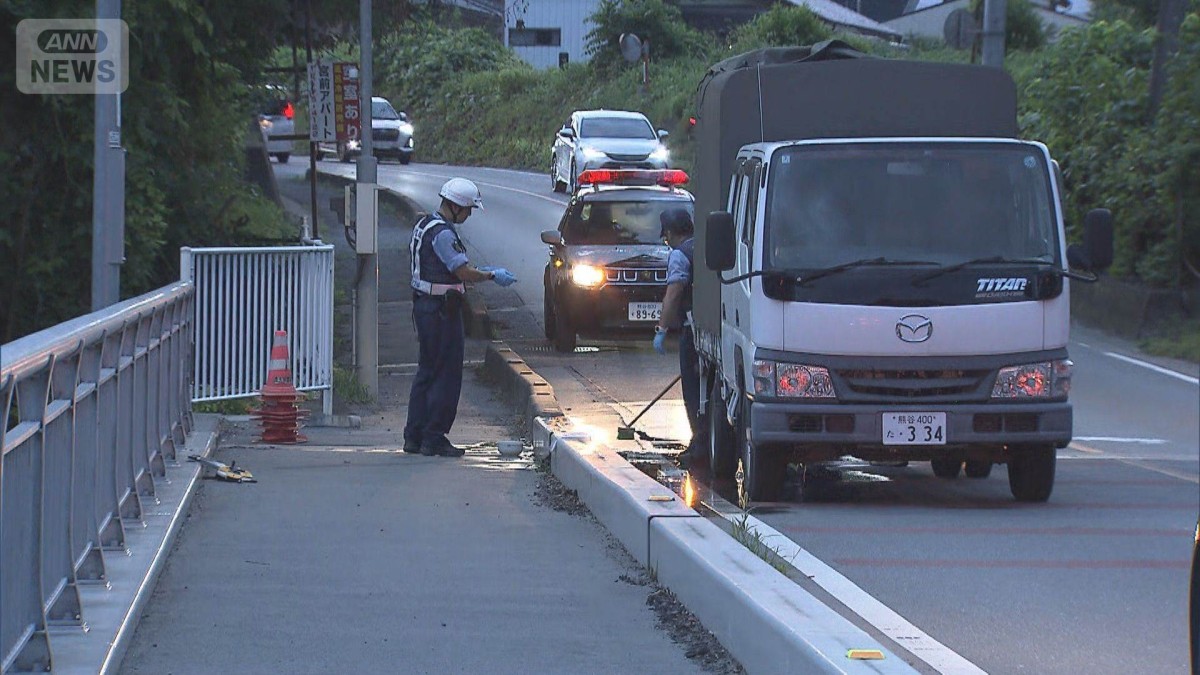 自転車の中学生とみられる少年が転倒し大型トラックにはねられ死亡　埼玉・小鹿野町