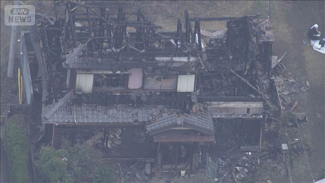 焼け跡に4人遺体の住宅火災　2人は半年以上前に死亡か　千葉・八街市