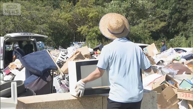 宇城市で災害ごみの回収が始まる　住民が片付けに