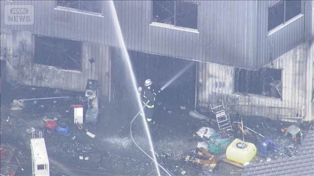 千葉・柏市の倉庫火災 住宅に延焼　約2時間半後に鎮火　70代男性が病院に搬送