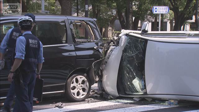 【速報】増上寺近くで軽自動車が車列に突っ込む　男性けが　東京・港区