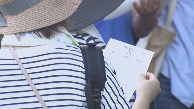 熊本地震 宇城市避難所　厳しい暑さの中 まだ車中泊多く 罹災証明の受け付けには列