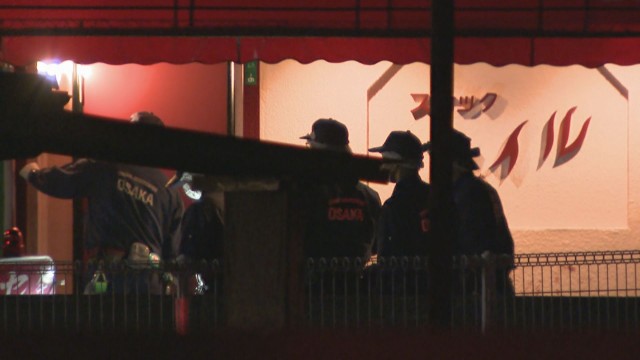 大阪で警察官が発砲し“刃物男”死亡 直前にスーパーで暴れる姿