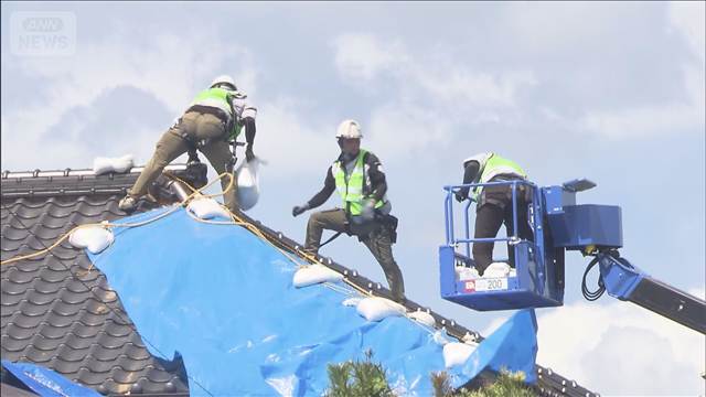熊本地震　八代市でブルーシート設置支援始まる　台風13号影響懸念