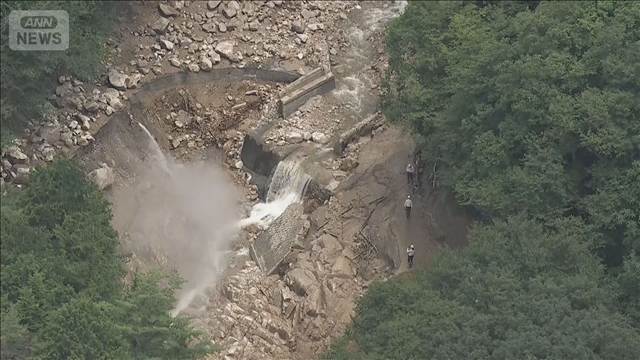 土砂崩れで道路寸断　登山者ら390人が孤立状態　長野・安曇野市