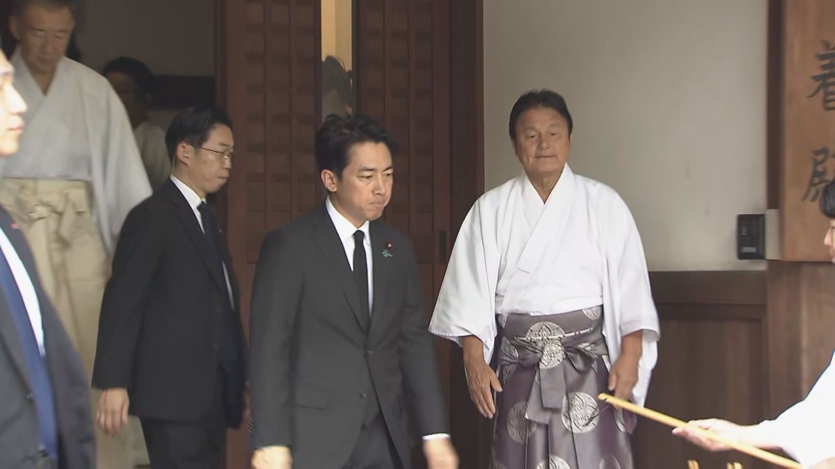 小泉防衛大臣が靖国神社を参拝　終戦記念日に
