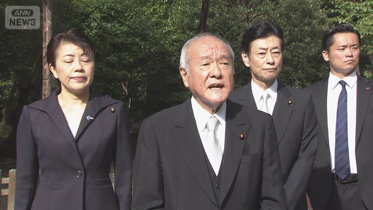 鈴木幹事長ら自民党幹部3人がそろって靖国神社を参拝　終戦の日