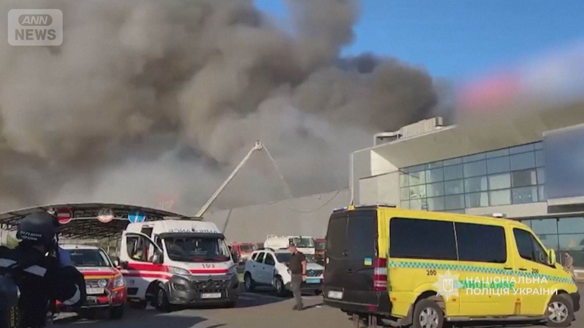 ウクライナ中部の商業施設にロシアの攻撃　15人死亡　子ども含む130人負傷