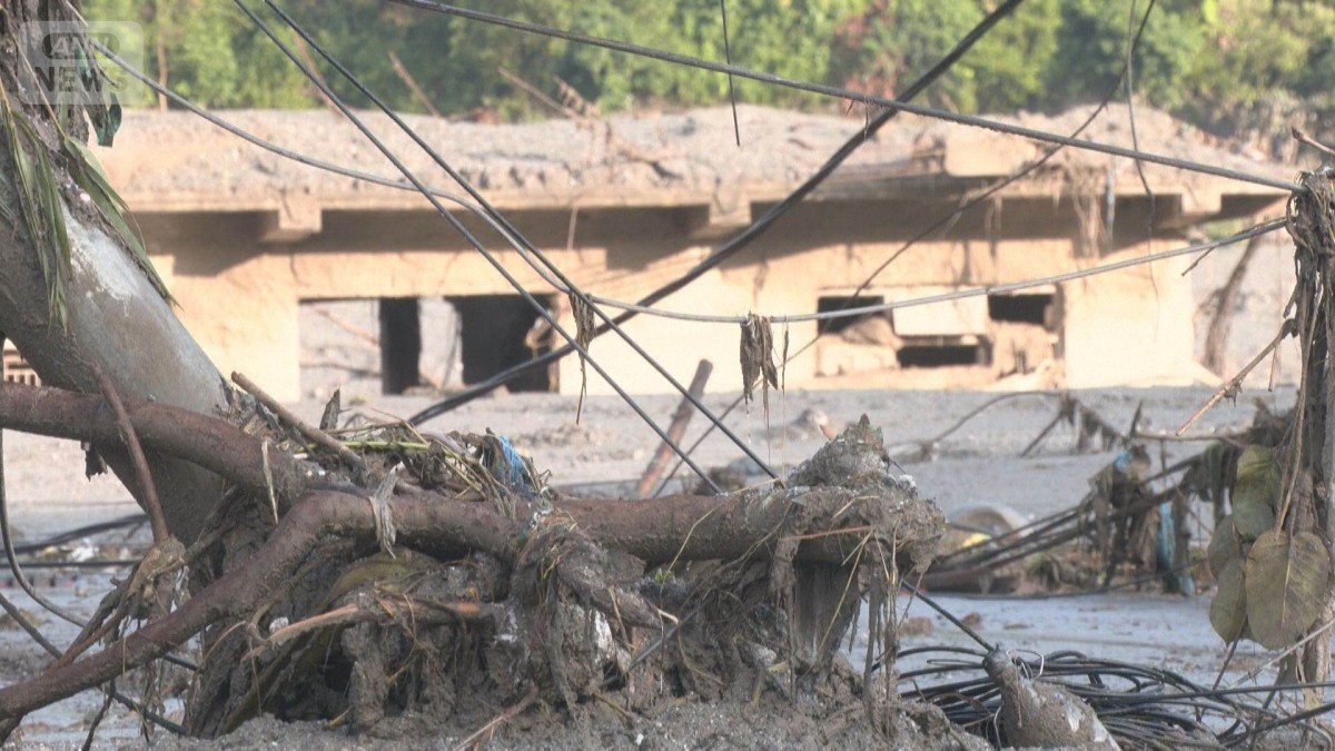 ネパール土石流　579人死亡 1900人超行方不明　393人の遺体の特定難航