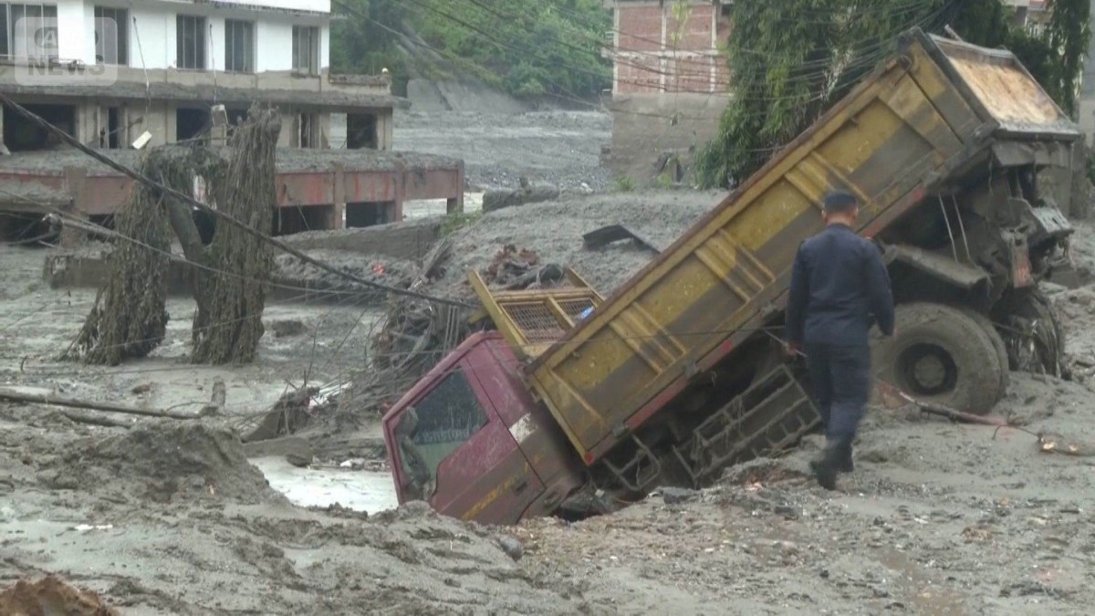 ネパール土石流　死者675人に　10ヵ国152人救助も行方不明者約2500人に