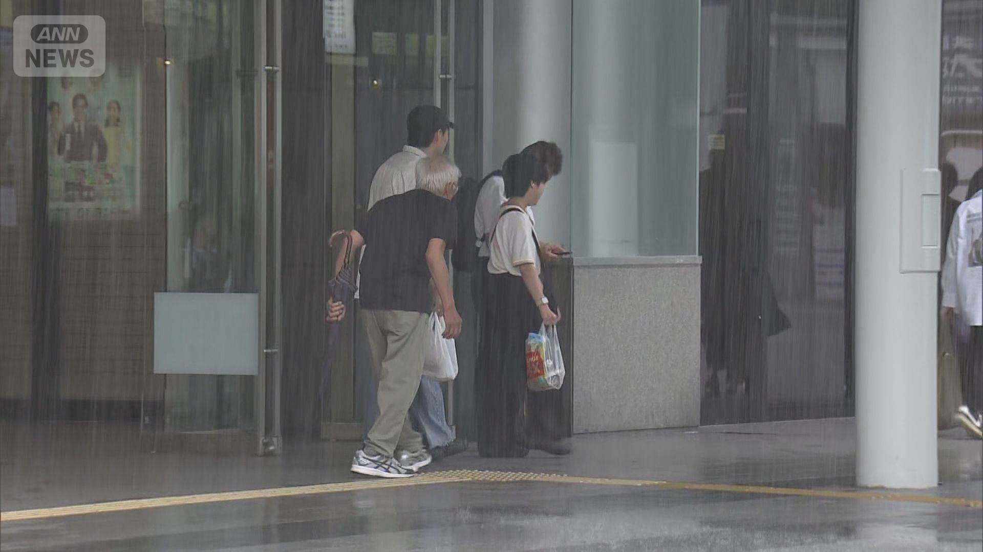 福井大雨 運休など交通機関に乱れ 観光客「移動手段ない」