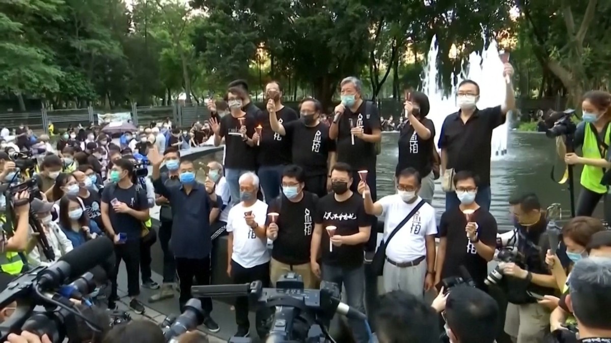天安門追悼の民主派団体元主席ら3人に実刑判決　香港の裁判所　最長懲役7年3カ月