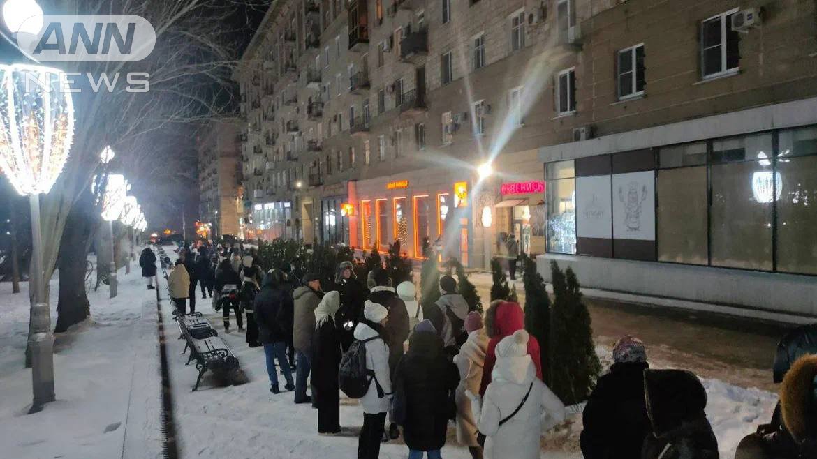 １月下旬、極寒の中ナジェージュジン氏への署名のためにロシア全土で多くの人が並んだ （※ナジェージュジン氏のテレグラムから）