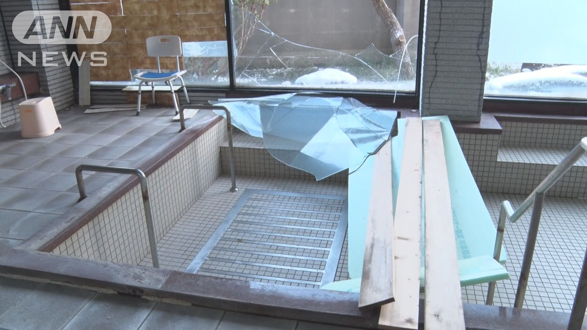 建物が壊れ、断水したままの七尾市・和倉温泉の旅館「はまづる」(1月24日取材)