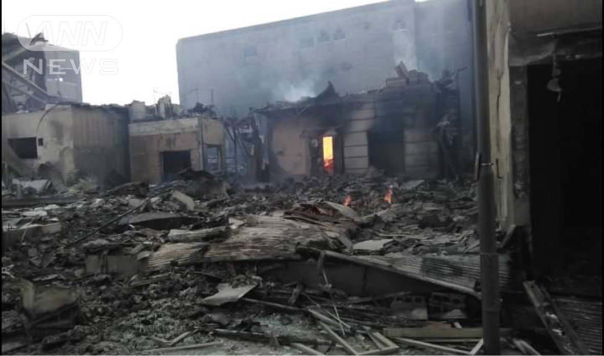 震災翌日の輪島朝市の様子。まだ火がくすぶっていた＝1月2日、本人提供