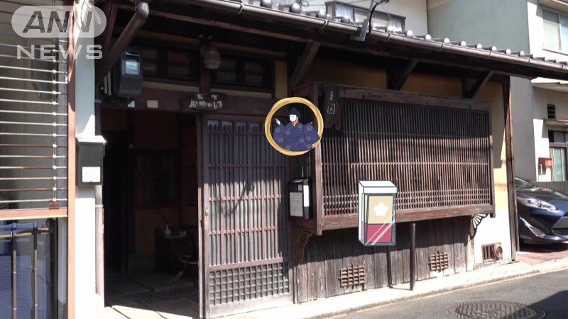 店先のひな人形やパンフレット
