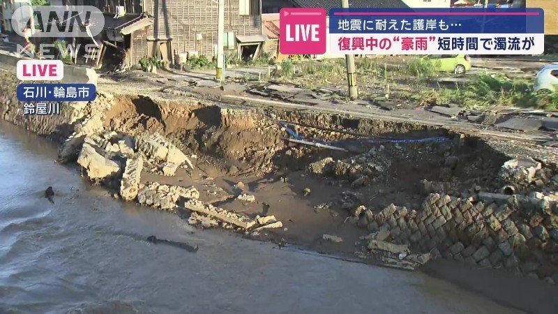 地震の時にはそこまで崩れていなかった川沿いの斜面