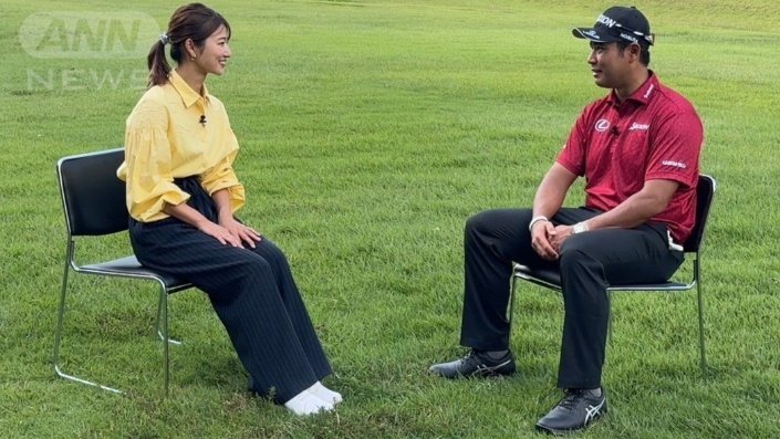 安藤アナ（左）　松山選手（右）