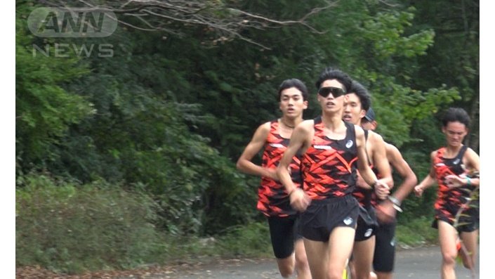 先頭で練習を引っ張る駅伝主将・伊藤大志(4年)