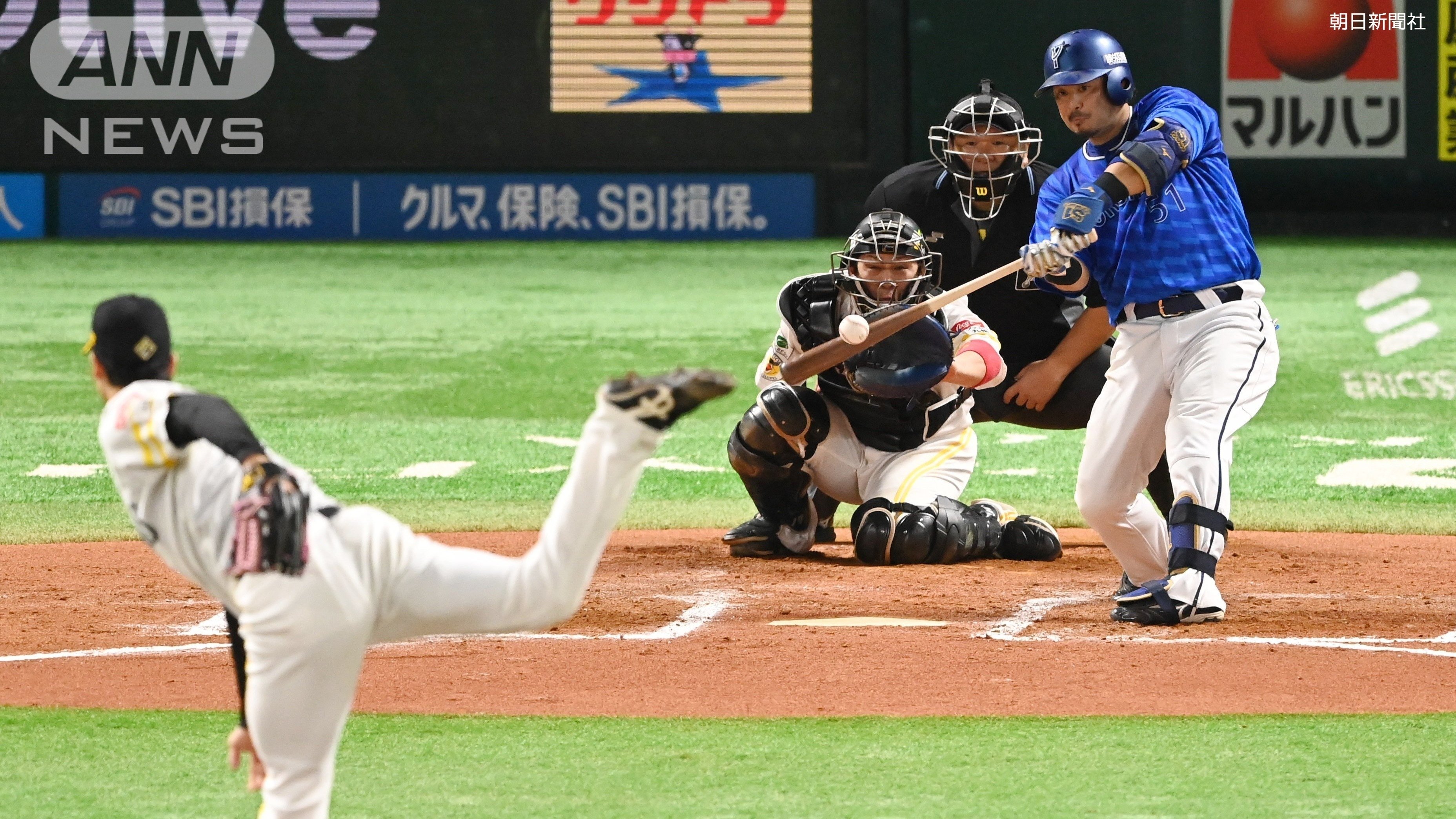 ホームランを放つ宮崎選手