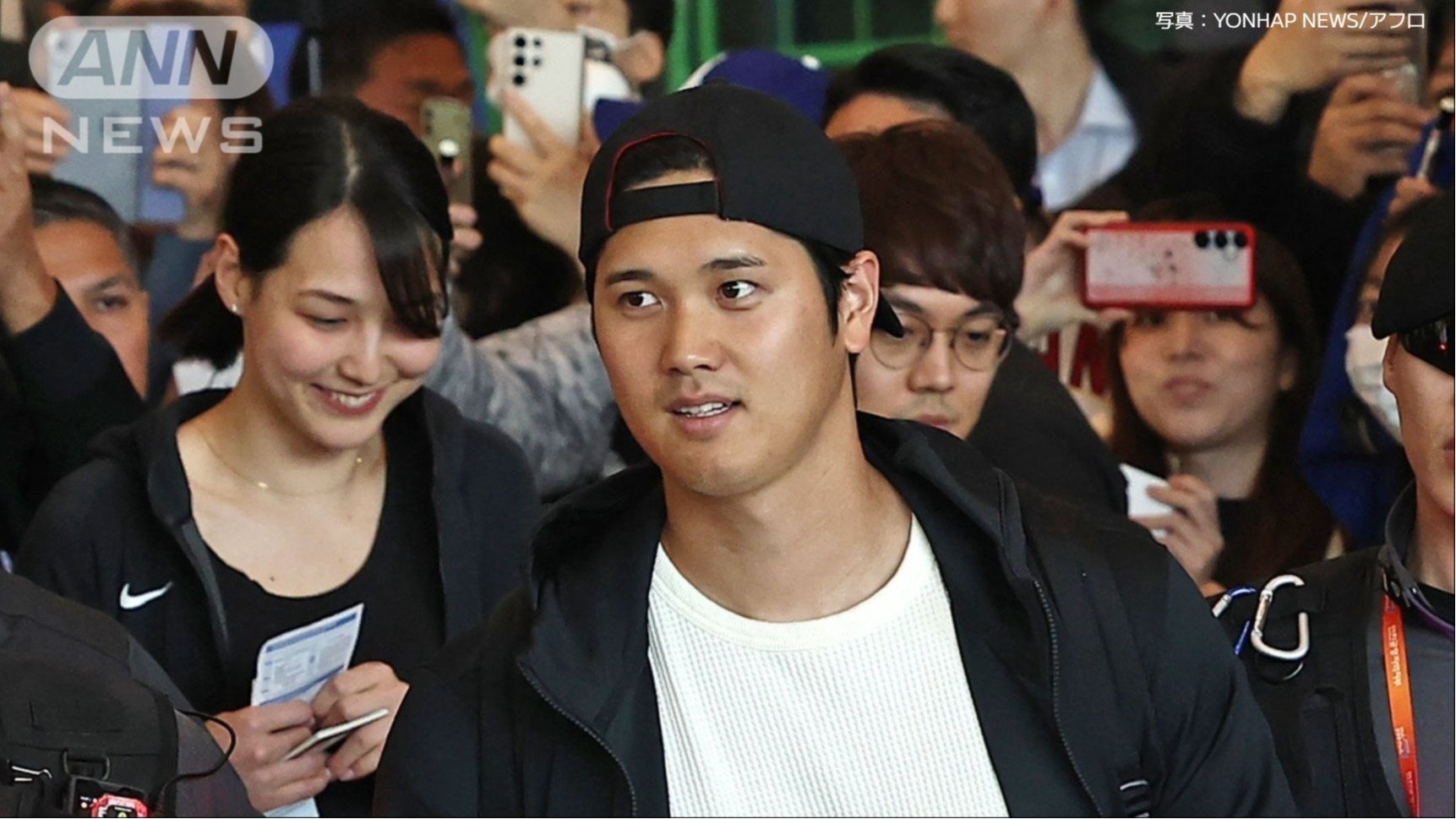 韓国に到着した大谷選手と妻・真美子さん