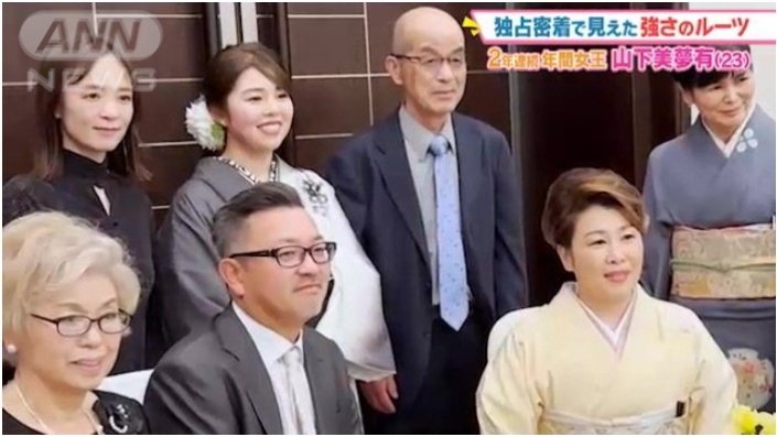 家族と共に写真撮影
