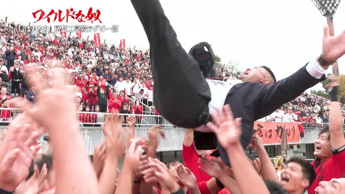 胴上げされる大島監督