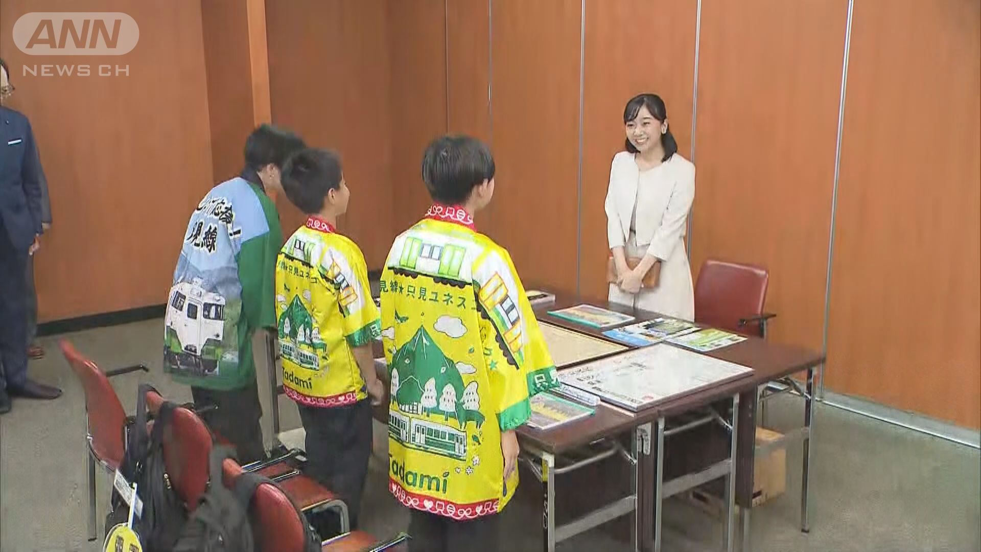 路線のＰＲに取り組む「只見線こども会議」のメンバーと懇談