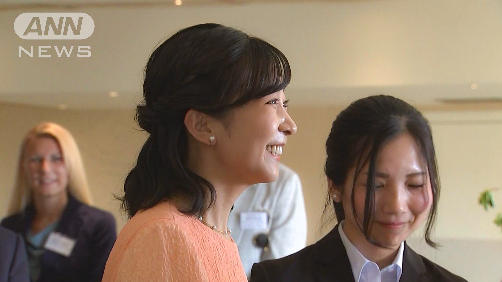 一人の女性が、佳子さまを前にして、緊張のあまり、留学で学んだ日本語を途中から話せなくなった　佳子さまは少し離れていた通訳を呼び「私も緊張しています」と言って、その場を和ませた。