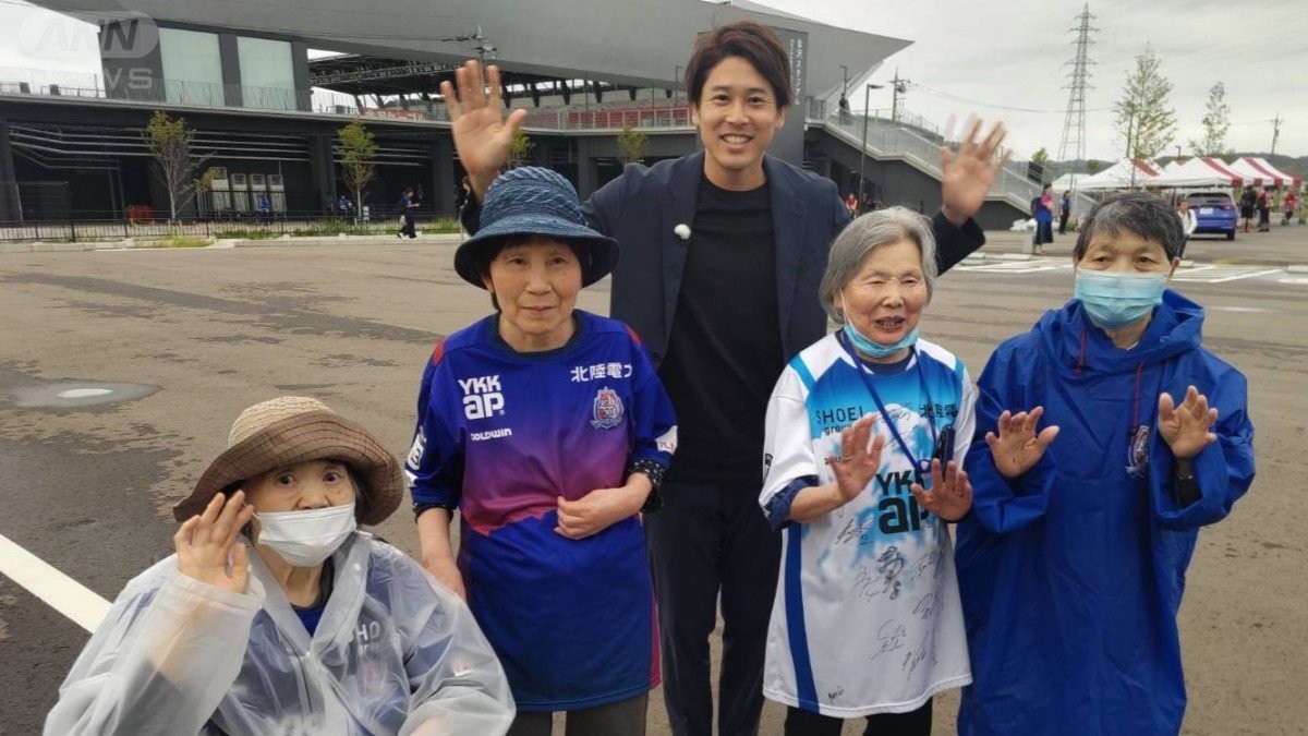 J2昇格のカターレ富山 80歳超熱烈サポーターに密着…内田篤人が見た応援